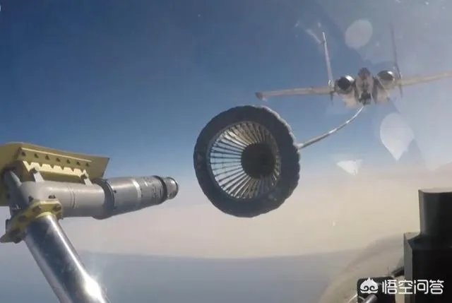 你怎么看歼15伙伴加油机横空出世，让歼-15舰载机飞行航程更远，航母作战力更强？