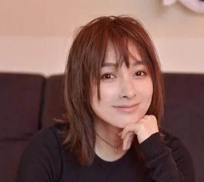 大方脸女孩适合什么发型呀？