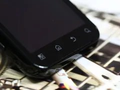Android首款三防 摩托罗拉Defy售价稳定