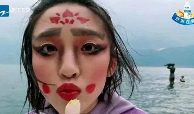 唐艺昕到底夸了郑恺什么?引发两队粉丝再次开撕,非要她道歉?