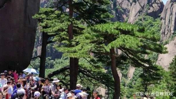 游客雨中爬黄山崩溃想回家,究竟是怎么回事?