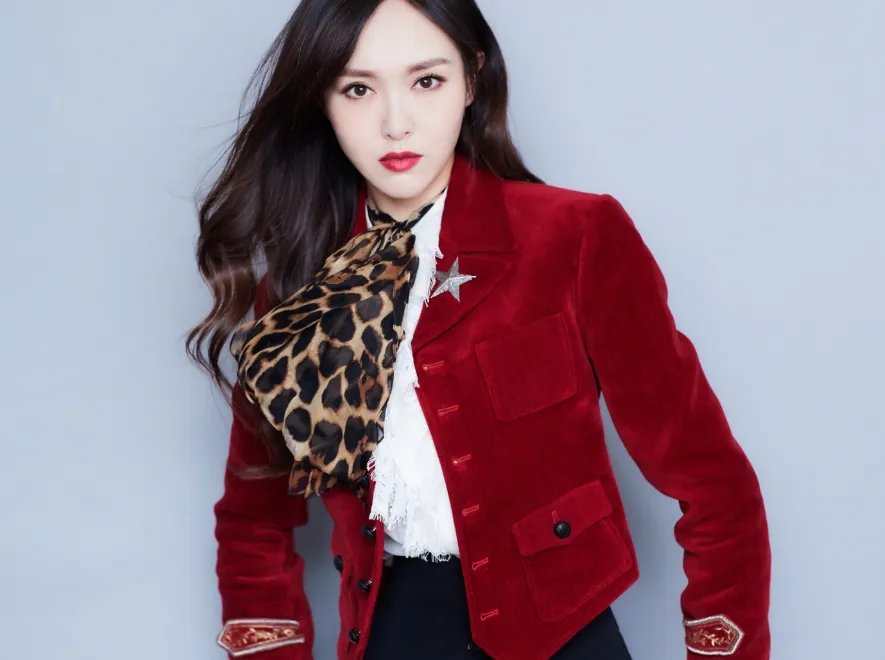 刘亦菲为唐嫣庆生，两人的友谊是真情还是作秀？