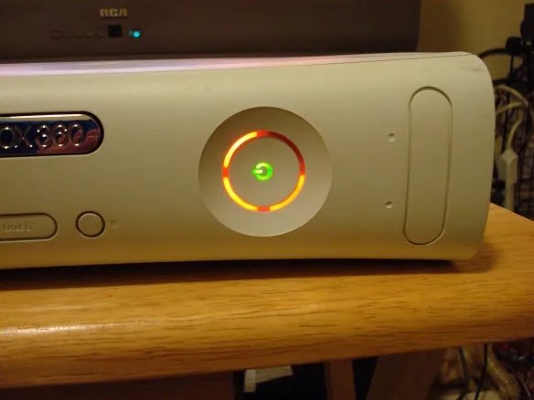 自嘲拉满 微软推出Xbox360经典故障“三红”纪念海报