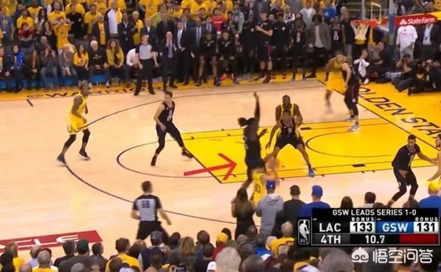勇士和快船季后赛G2关键时刻,库里选择强投三分而不是突破打两分,这是为什么?