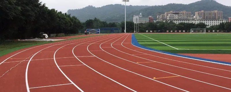 塑胶跑道怎么施工
