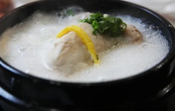 浙江一月子中心因在鸡汤里加党参被罚3万，“药食同源”你了解多少？