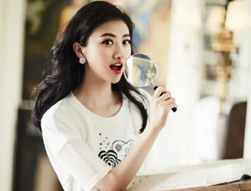 景甜被谁潜规则全图流出 性感低胸与陌生男子开房