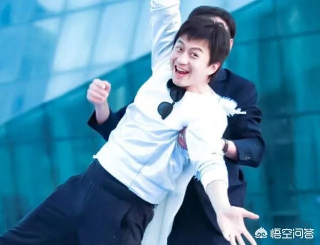 你怎么看邓超坐在墙角给跑男录制视频？