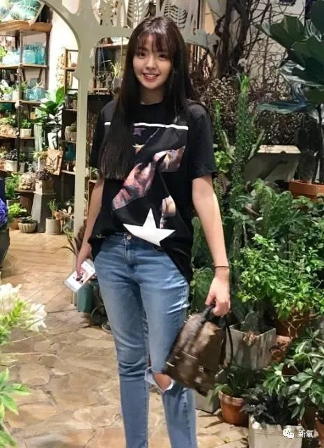 王中磊闺女晒长腿照，娱乐圈大佬们的千金都长什么样？