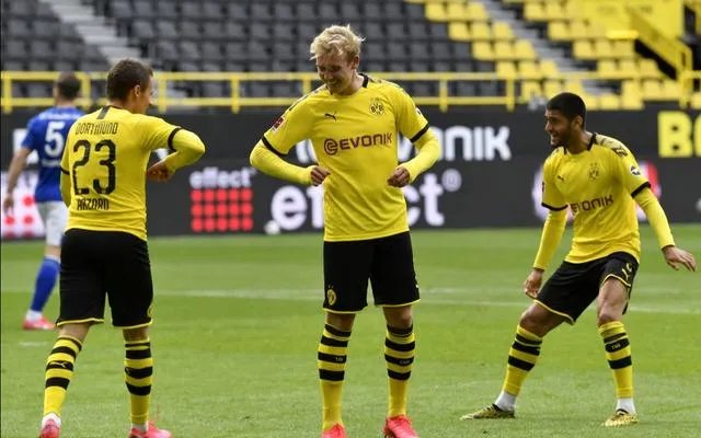 为什么拜仁可以德甲八连冠，尤文意甲也连冠多年，而英超四连冠都没有？