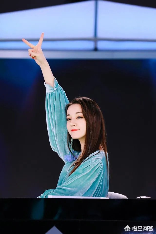 如何评价迪丽热巴?网上公布的迪丽热巴的年龄是不是真的呢?