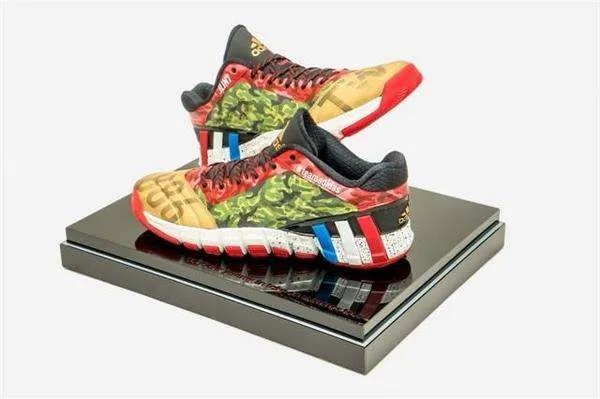 林书豪穿的球鞋品牌