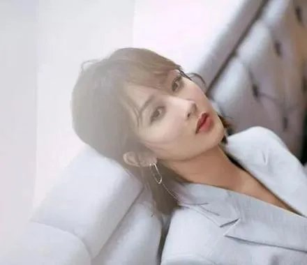 大方脸女孩适合什么发型呀？