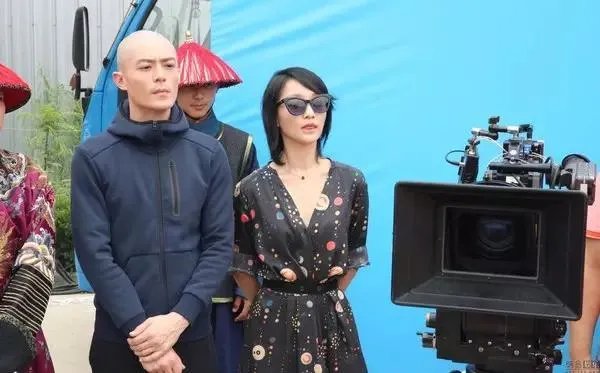 国内外有哪些明星秃头了依然很帅的？