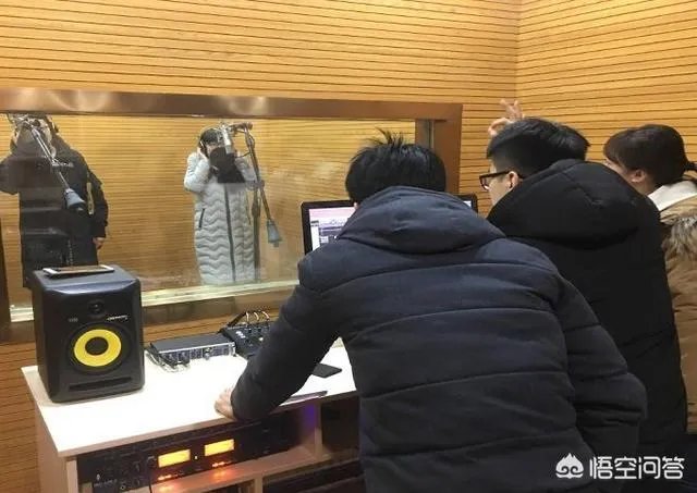学播音主持就业前景如何？有什么单位会招聘这个专业的学生？