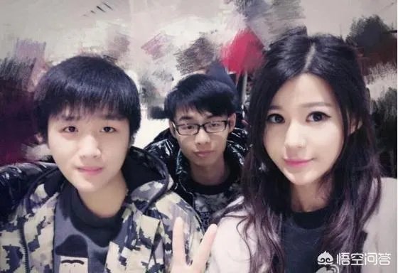 lol著名女解说苏小妍辞去官方解说,你如何评价她的解说生涯?