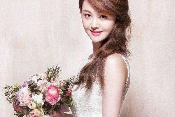 张恒首次带郑爽回家，为什么网友看了他的家境说难怪郑爽会选择他？