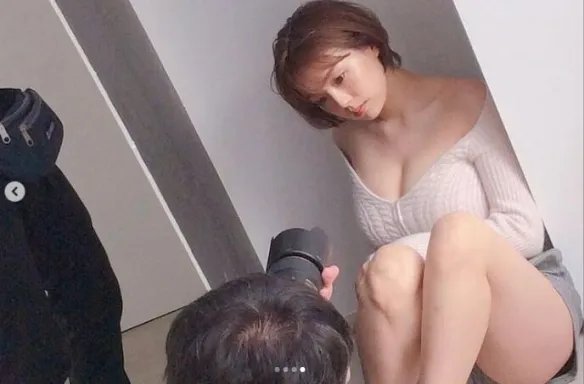 性感倍增！日本头灯女星篠崎爱重返美图：体香四溢！