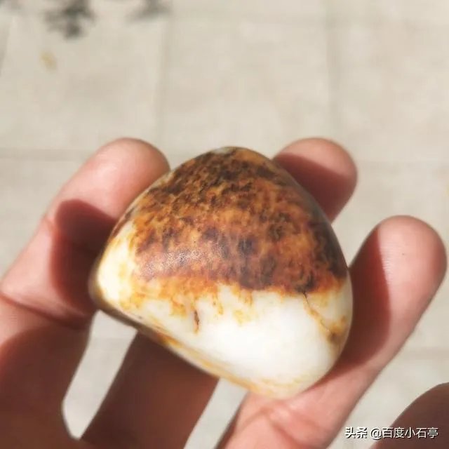 石友们，把你们的新疆和田玉、籽料原石和天然奇石发个图出来让石友们看看学习下？