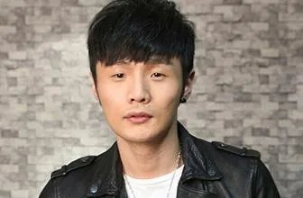 有网友发文说“被前男友祸害得听到李荣浩就想吐”,李荣浩是如何回复的?