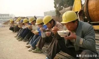 有些农民工日薪三四百,为何骑摩托车回家过年,而不坐飞机呢?