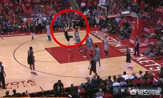 火箭队主场球迷朝着场上大喊:快把球传给周琦,我们要看他投篮,你是如何看待这个问题呢?