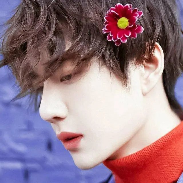 王一博获得2021年爱奇艺尖叫之夜尖叫男神，你觉得实至名归吗？