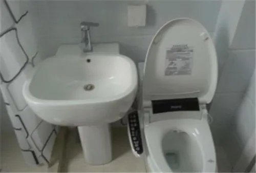 马桶抽水箱止不住水怎么办