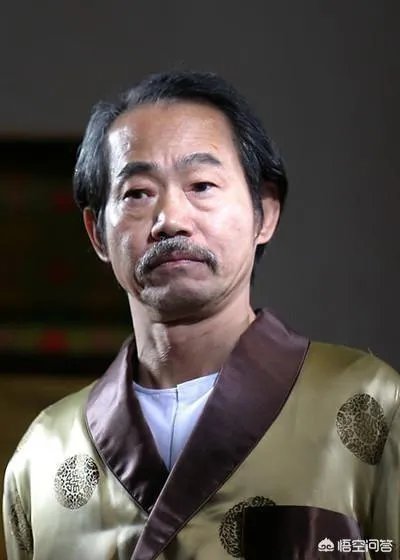 《七小福》中为什么有的人用艺名有的人用原名？