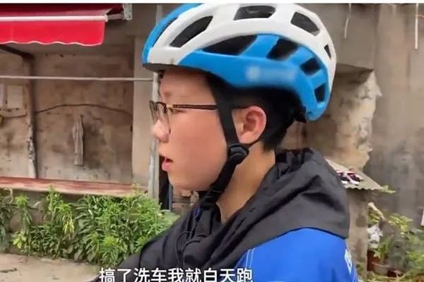 95后本科女孩白天代驾晚上洗车还债20万，你如何评价她的生活方式？