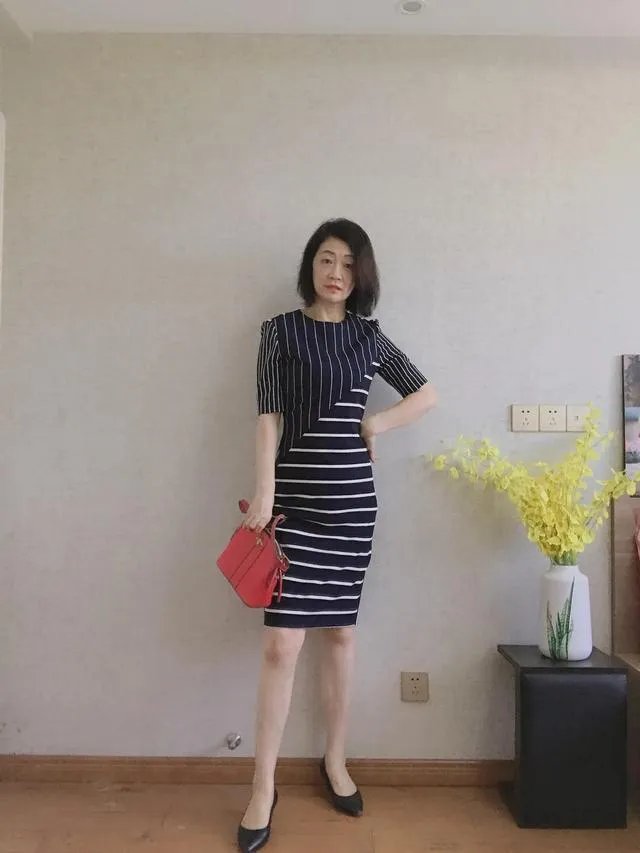 大家能否推荐下适合职场女性的服装品牌？穿上走路带风那种？