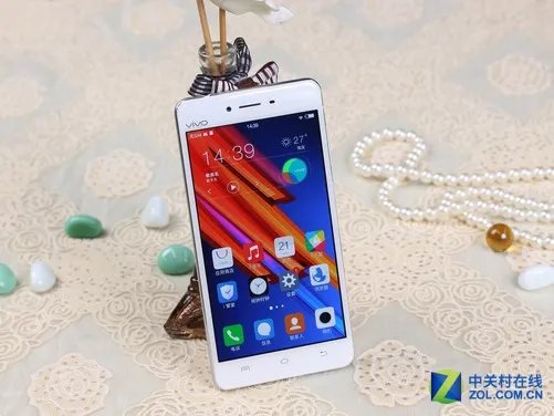 一键美颜/双前置镜头 实力派美颜手机荐