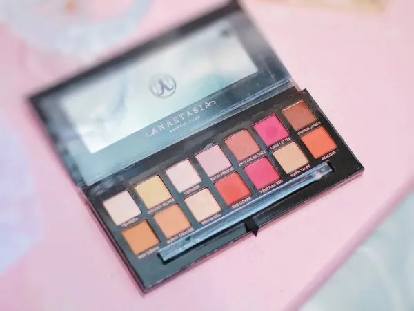 眼影盘哪个牌子好