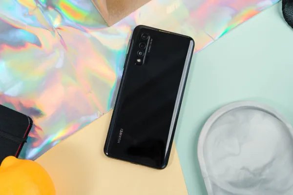 华为nova 6 5G这款手机的性能如何？