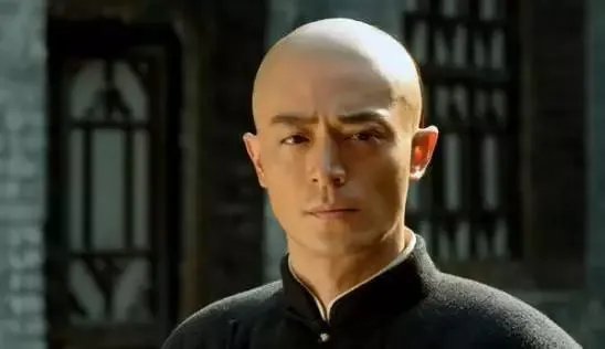 国内外有哪些明星秃头了依然很帅的？