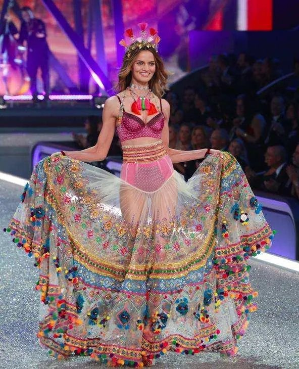 如何看待张靓颖登上2017维多利亚的秘密大秀的演唱嘉宾?