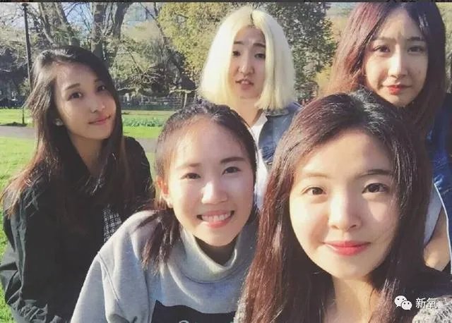 王中磊闺女晒长腿照，娱乐圈大佬们的千金都长什么样？