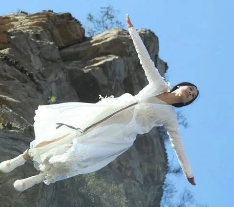 可歌可泣的白蛇传电影第一版 有一种傻叫黄圣依