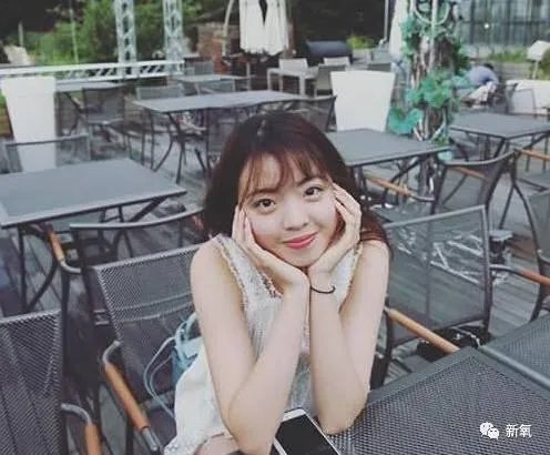 王中磊闺女晒长腿照，娱乐圈大佬们的千金都长什么样？