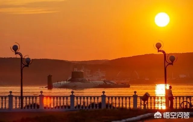 台风级战略导弹核潜艇是怎样出海的?