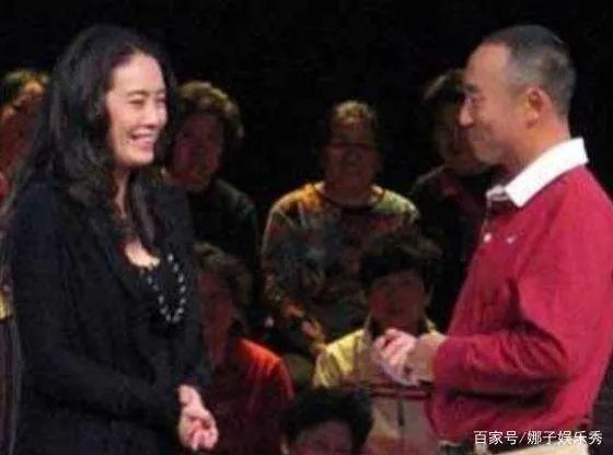 老戏骨贾妮与富豪男友相恋8年未婚,却转身嫁给男友兄弟,结果怎样?