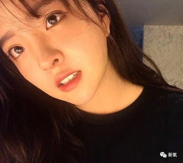 王中磊闺女晒长腿照，娱乐圈大佬们的千金都长什么样？