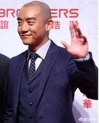 国内外有哪些明星秃头了依然很帅的？