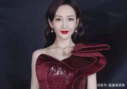 王鸥被小鲜肉探班，两人酒店过夜后挽手出门，是恋情曝光了吗？