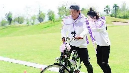 唐艺昕到底夸了郑恺什么?引发两队粉丝再次开撕,非要她道歉?