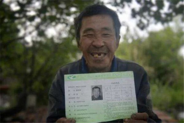 71岁老人5次高考终圆梦，究竟是为了什么？