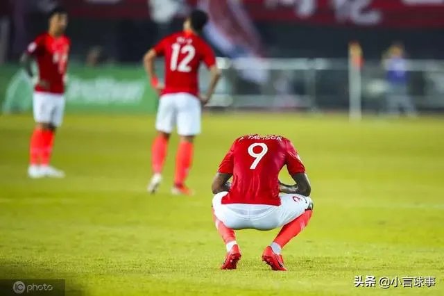 国安亚冠小组赛都不出线,恒大亚冠四强出局!为什么有些国安球迷取笑恒大?