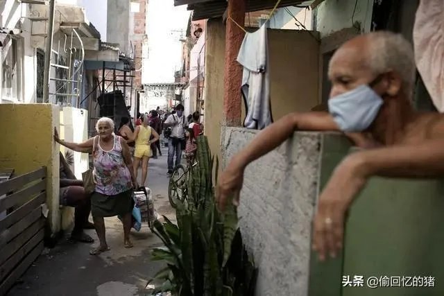 巴西疫情全面爆发，单日新增直逼美国，对此你怎么看？