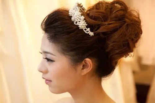 婚礼新娘造型图片大全 如何选择适合自己的新娘妆容