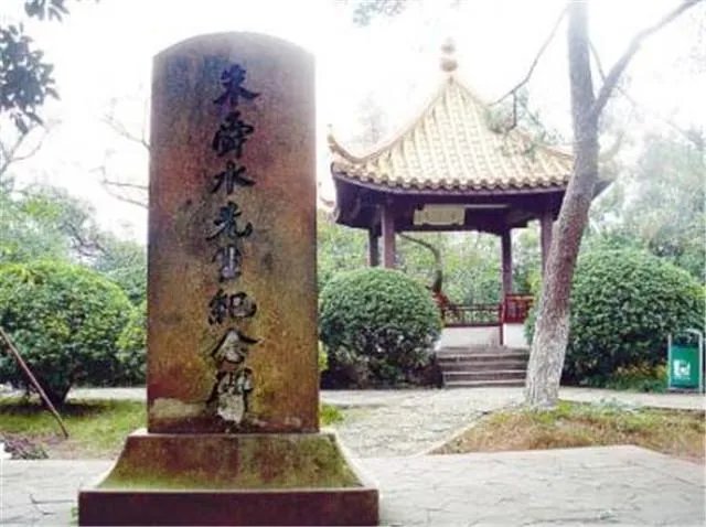 日本葬着一位中国人,中国后代前去扫墓,德川家族还要亲自陪同,是谁呢?